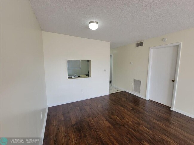 Foto del edificio - 2800 NW 56th Ave