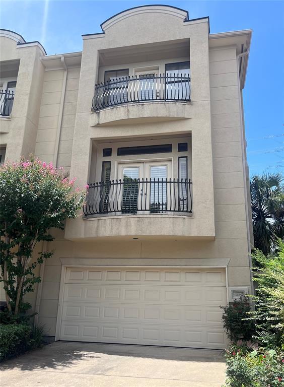 Foto principal - 4260 Childress St