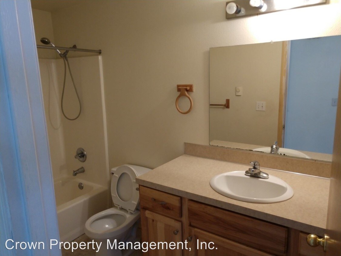 Foto del edificio - 2104-2106 Rogers Ln NW