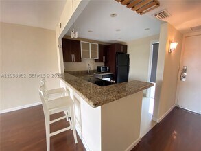 Building Photo - 3401 N Country Club Dr