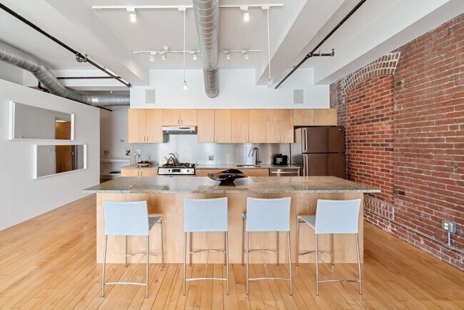Building Photo - 21 Wormwood St