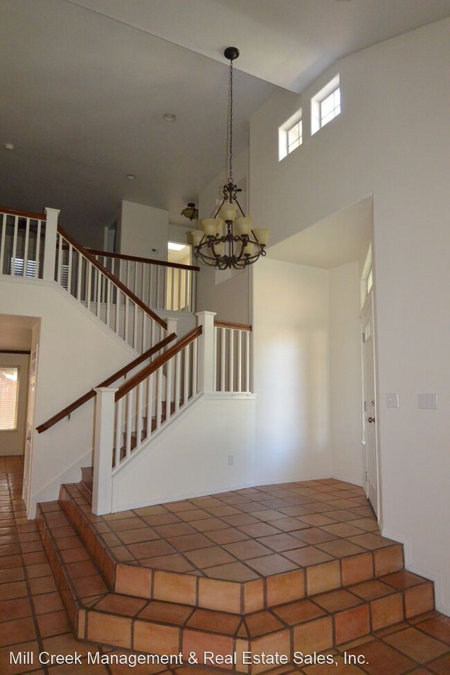 Building Photo - 3 br, 2.5 bath House - 2934 S. Montecito