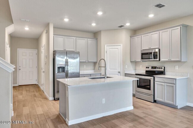Building Photo - 133 Appleton Ct