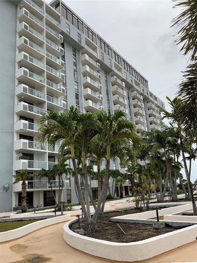 Building Photo - 13499 Biscayne Blvd