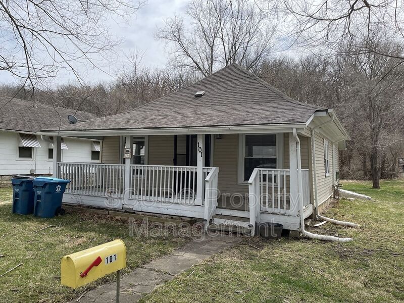 101 E Line St, Excelsior Springs, MO 64024 House Rental in Excelsior