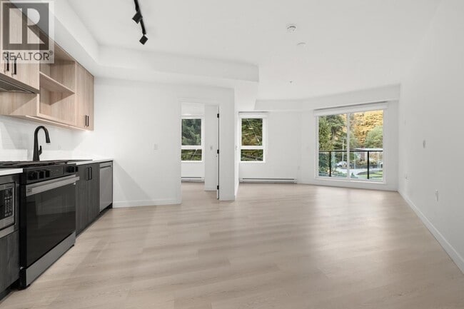 Building Photo - 1100 Clarke Rd