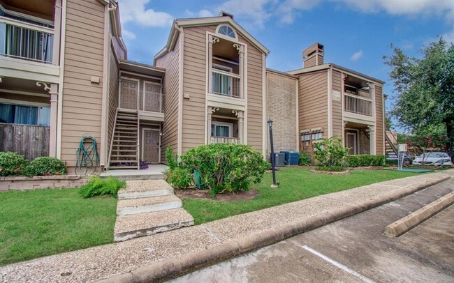 Building Photo - 1860 White Oak Dr