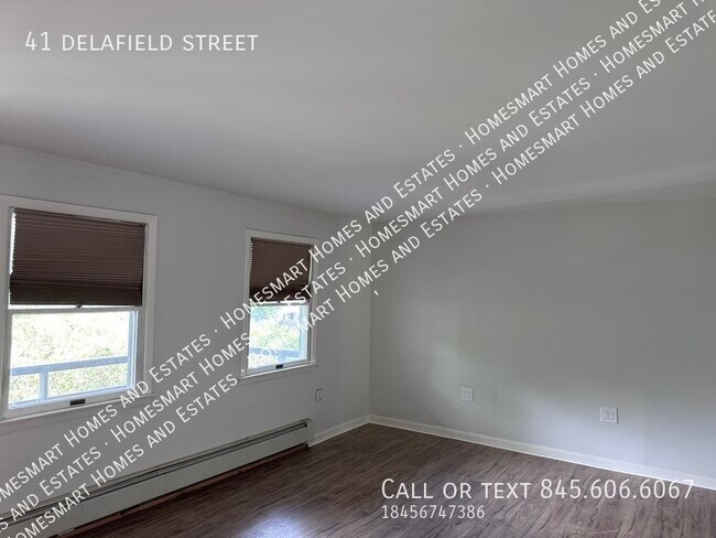 Building Photo - 3 bedroom house in Poughkeepsie