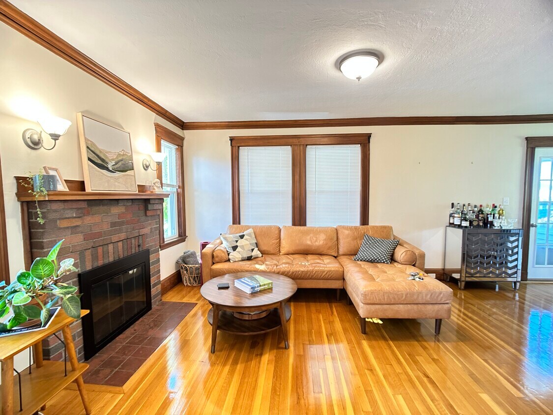 Primary Photo - 43 Hovey St