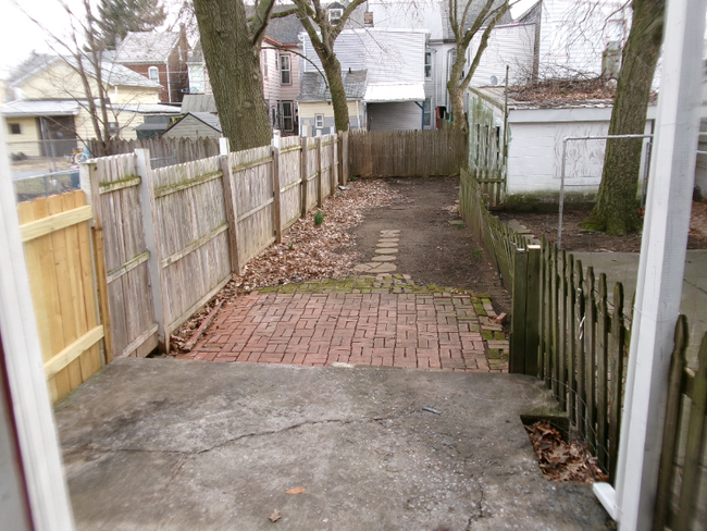 Building Photo - 406 N 10th St