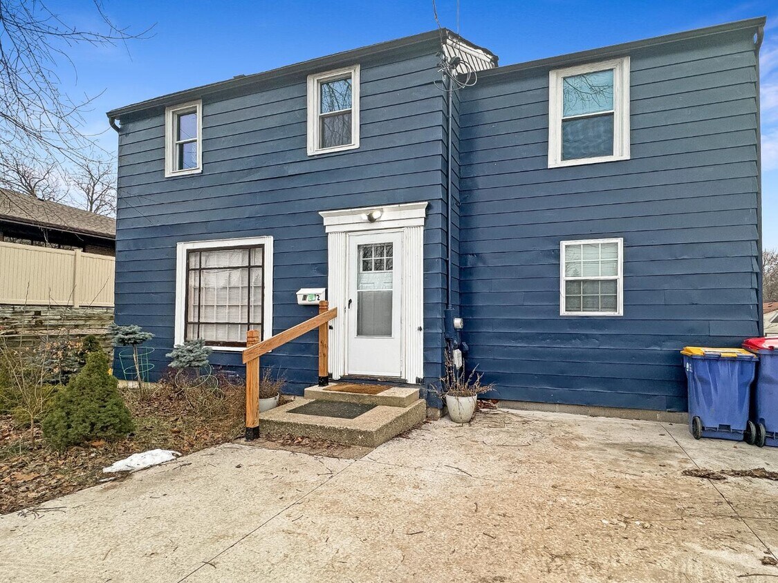 Foto principal - 1712 Michigan St NE