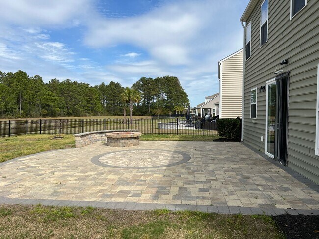 Building Photo - Pet-friendly, 4 Bedroom, 2.5 Bath Home for...
