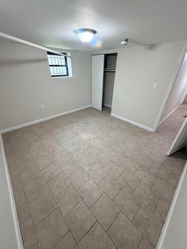 Building Photo - 179 Ellis Ave