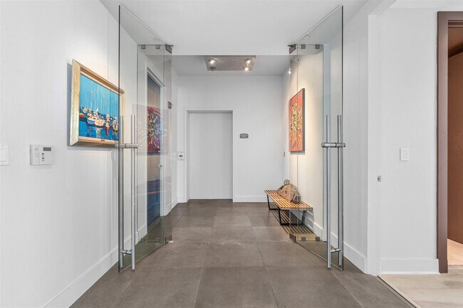 Foto del edificio - 715 Bayshore Dr