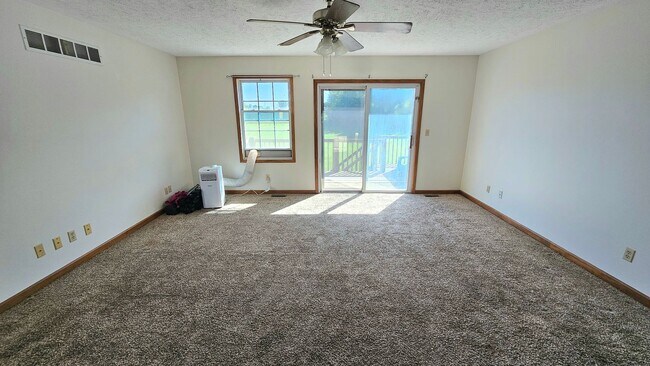 Foto del edificio - 1611 Spring Village Ln