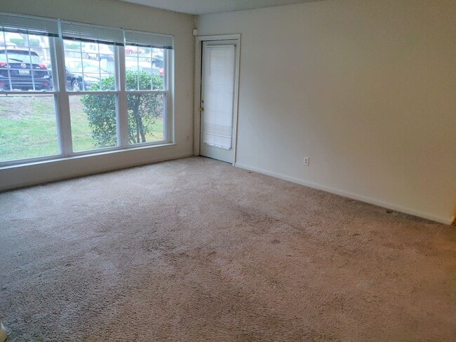 Foto del edificio - Charming 2 Bedroom/ 1 Bathroom Condo in Parkville, MD!