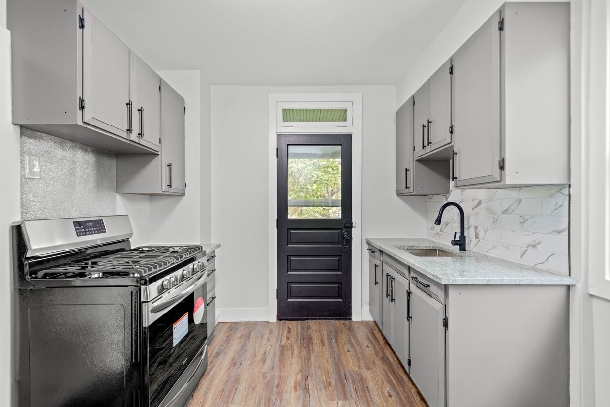 Beautiful 3 bedroom home in Beechview available now! - Beautiful 3 bedroom home in Beechview available March 15!