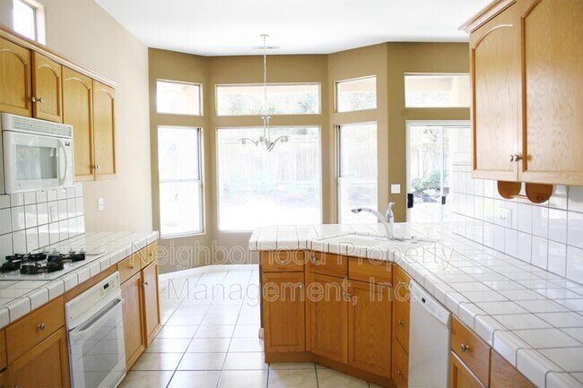 Foto del edificio - 5550 W Bluff Ave