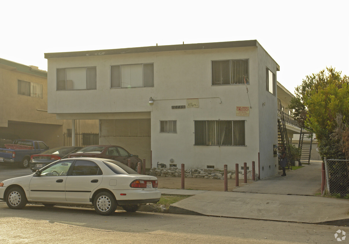 Building Photo - 1645 S St Andrews Pl