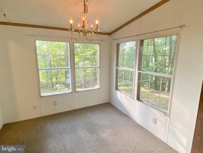 Foto del edificio - 192 Pine Rd