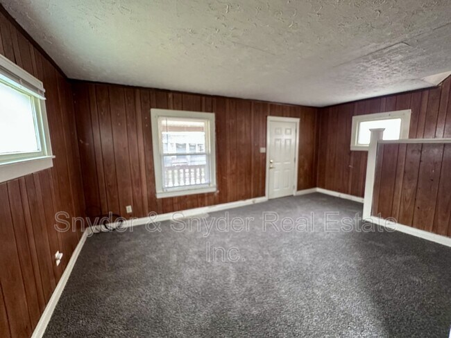 Building Photo - 208 Denver St