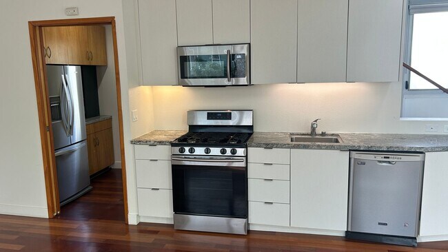 Foto del edificio - East Village 1BD Two Story Loft!!