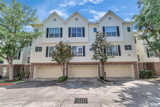 Building Photo - 9200 Westheimer Rd