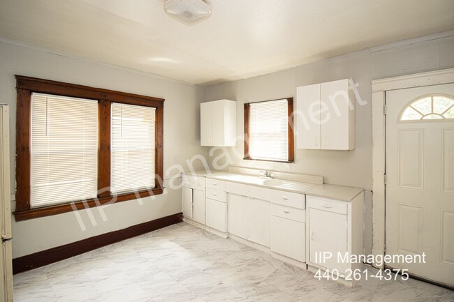 Foto del edificio - Lovely 2 Bed, 1 Bath Apartment in Clevelan...