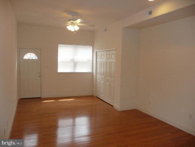 Foto del edificio - 2556 Memphis St