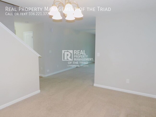 Building Photo - Beautiful 4BR/2.5BA in Kernersville!
