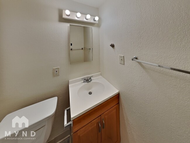 Foto del edificio - 1844 La Porte Ave