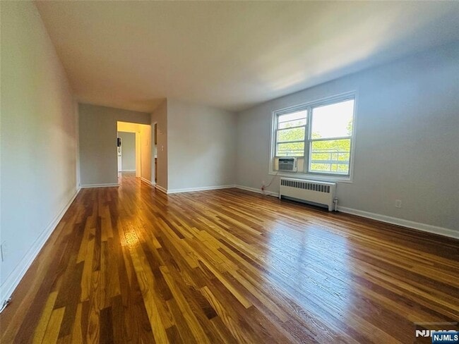 Photo - 2330 Linwood Avenue Unit 5C Apartment