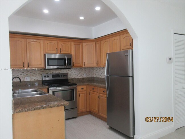 Foto del edificio - 4245 SW 7th St