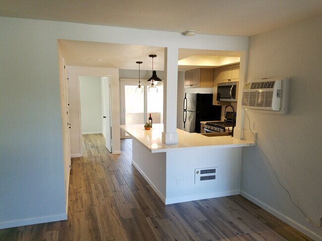 Foto del edificio - 13722 Red Hill Ave