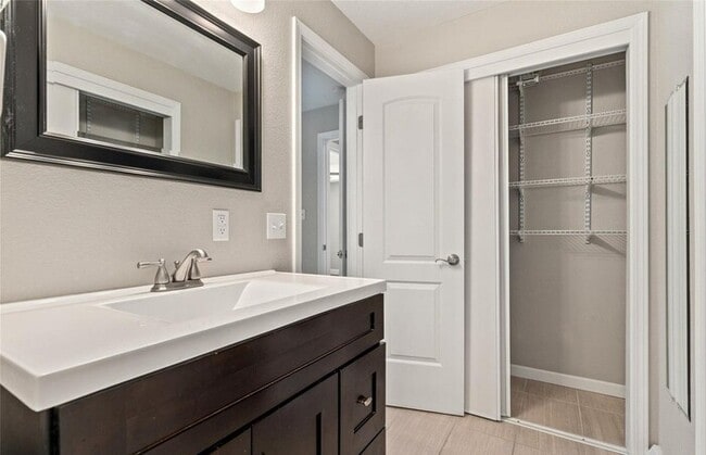 Building Photo - Spacious 4BR Home with Fenced Yard, Solar & Covered Patio in Walnut Hills