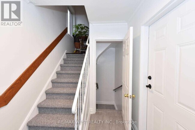 Photo du bâtiment - 168 Strathnairn Ave