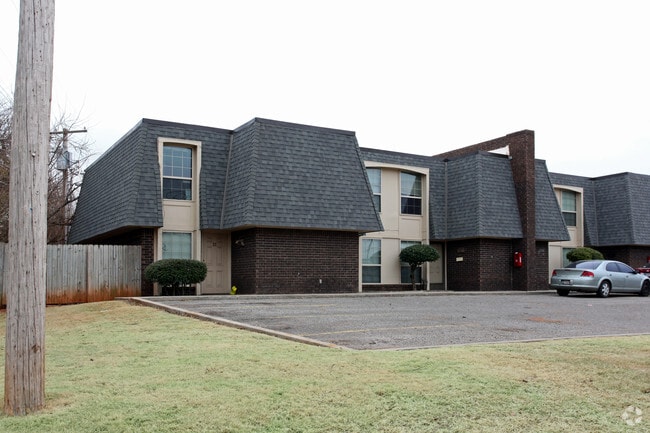 Building Photo - Nichols Hills Townhomes