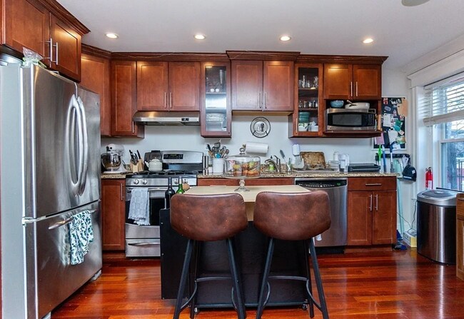 Foto del edificio - 632 E Broadway