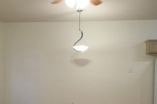 Área de comedor - 3104 Northwest Blvd