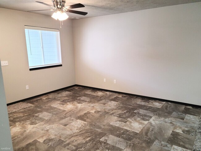 Building Photo - 2 br, 2.5 bath Townhome - Heritage Townhom...