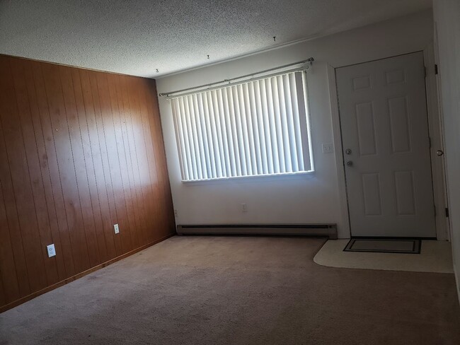 Building Photo - N. Columbus Ave Duplex - Krause