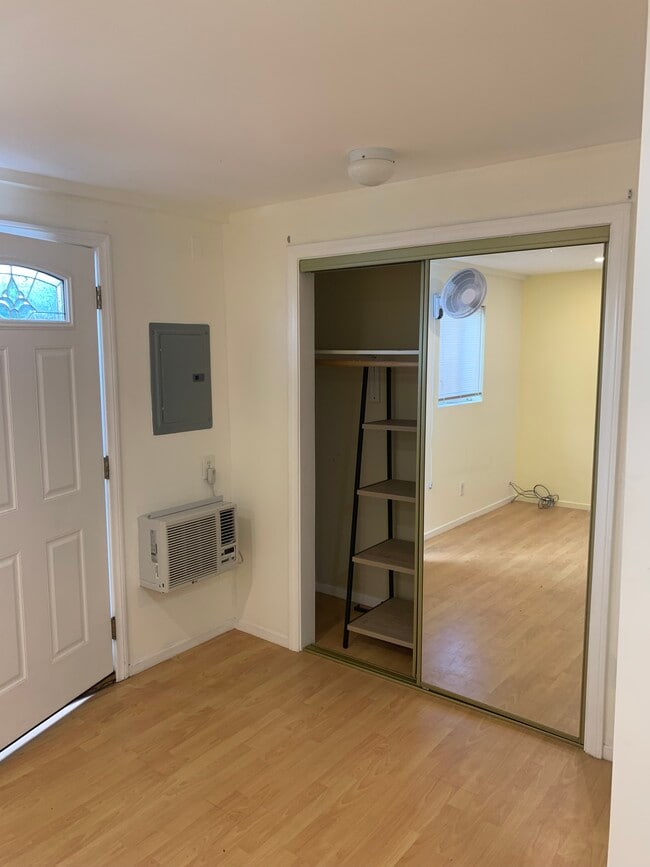 Building Photo - 2041 S Garth Ave