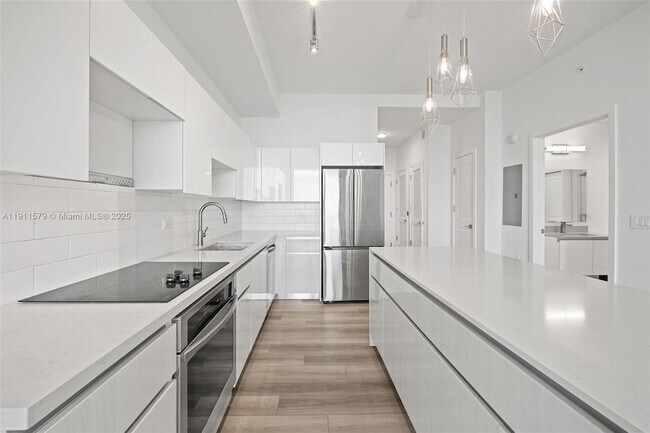 Foto del edificio - 101 Diplomat Pkwy