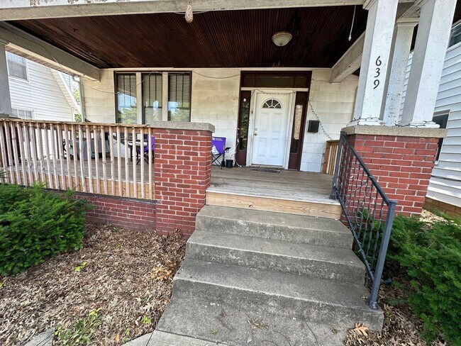 Foto del edificio - 639 S Rotherwood Ave