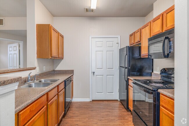 2 habitaciones, 2 baños - 1000 pies cuadrados - Cocina - Home Towne At Conway