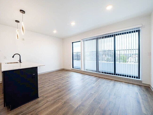 Interior Photo - Parkline