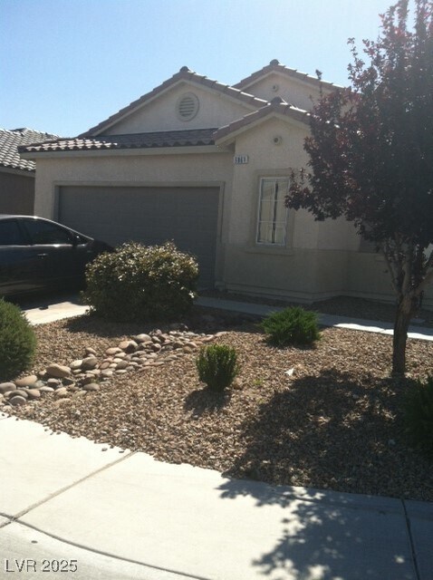 Foto principal - 6061 Gum Springs St