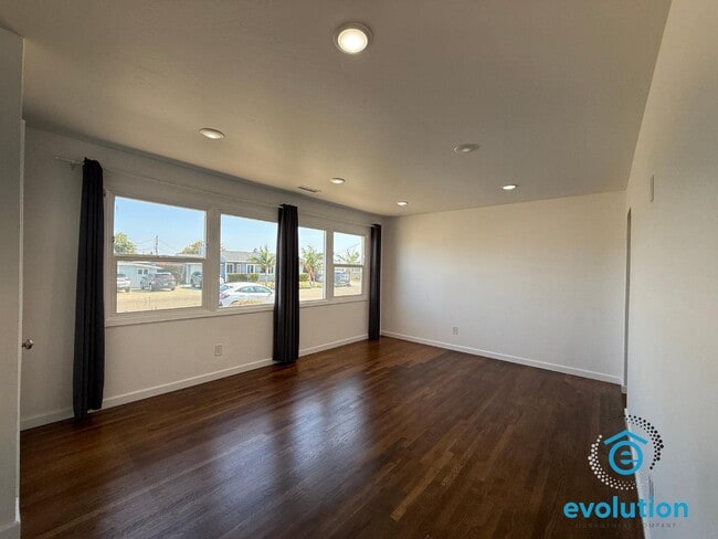 Foto del edificio - 843 Grove Ave