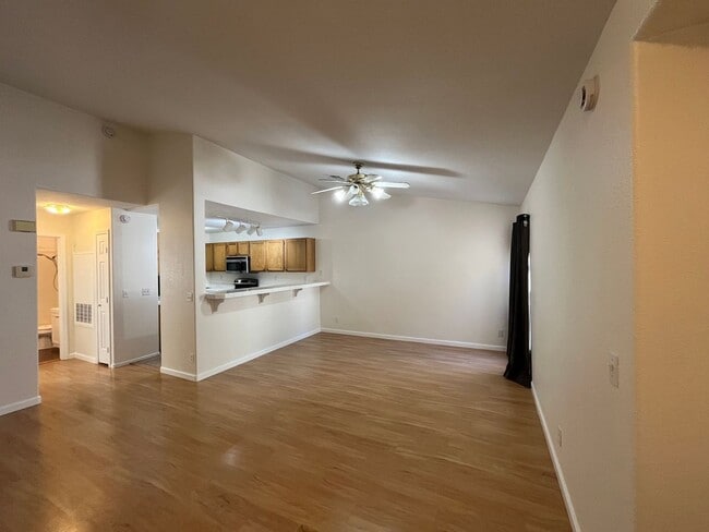 Foto del edificio - Fantastic 2 Bedroom Condo with Attached Ga...