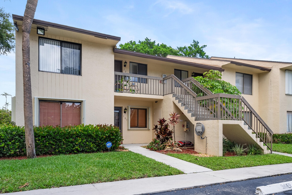 Primary Photo - 6585 Somerset Dr